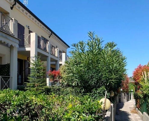 Quadrilocale con doppi servizi e giardino a Desenzano del Garda