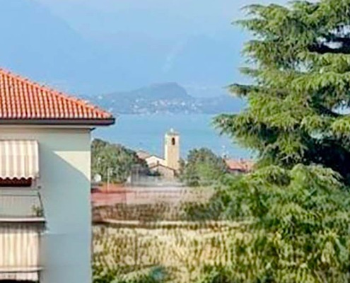 Quadrilocale con doppi servizi e giardino a Desenzano del Garda